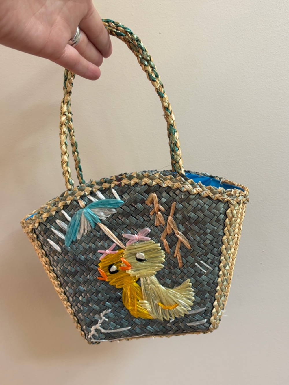 Vintage 1960s / 1970s Woven Straw Raffia Duckling Ducks with Umbrella Mini Purse - Picture 6 of 11